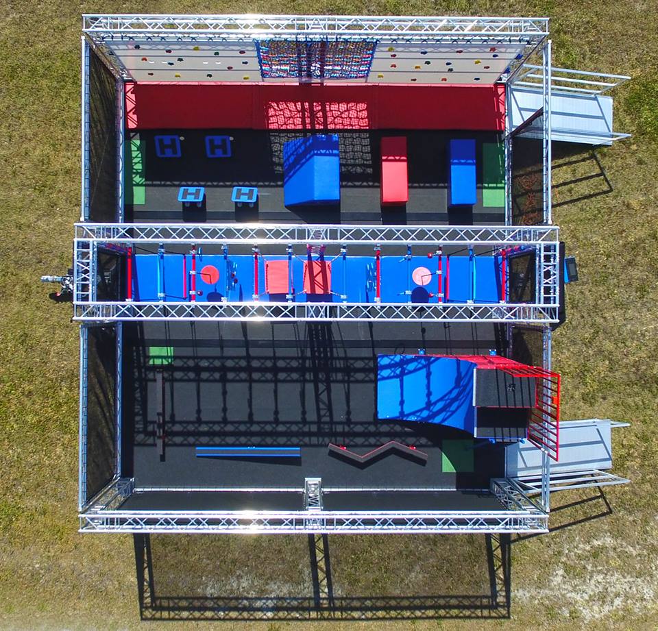 奇樂游樂是游樂設備實力廠家，美國 Galaxy Multi Rides是奇樂在美國做的忍者道拓展項目，是一個在戶外搭建起來的拓展項目，室內大人，青少年挑戰，游玩的項目。本忍者道拓展有攀巖墻，空中攀爬挑戰關卡都能多種拓展項目，是由奇樂優秀的設計師團隊設計出來的方案，忍者道拓展項目在國外是非常流行的一種項目之一，它是可以鍛煉游玩者的體能，需要有優秀的身體素質，也能鍛煉游玩者的身體。