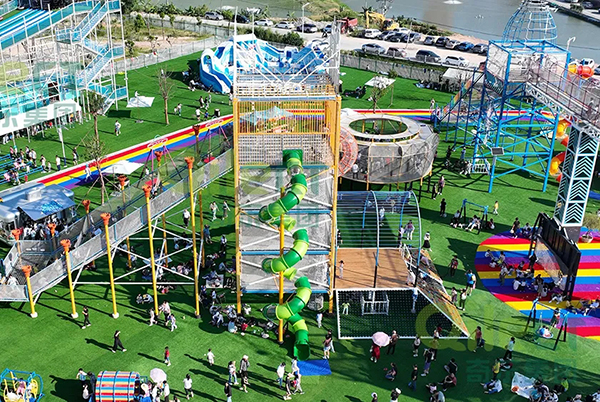 嗨玩國(guó)慶！這個(gè)鶴鳴奇樂(lè)星球主題樂(lè)園太火爆